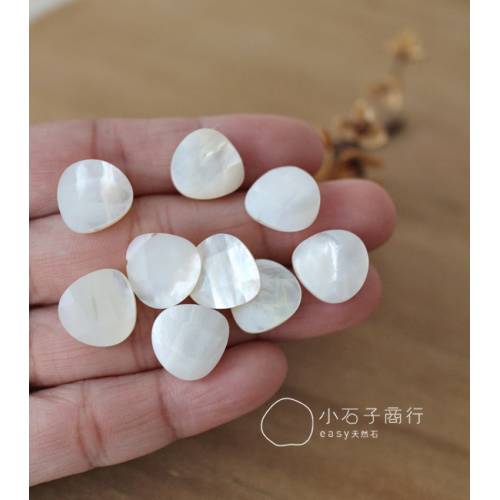 白珍珠貝-扁水滴切角13mm (1入)